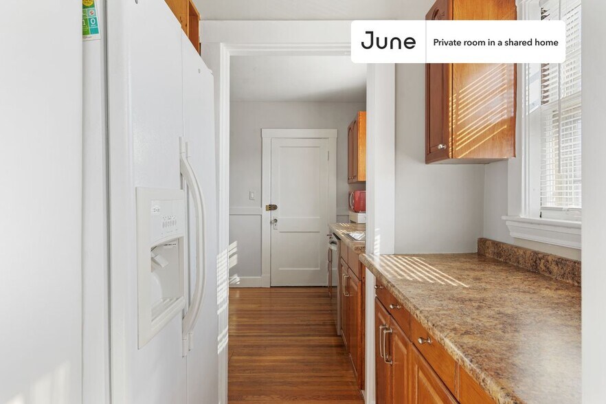 Building Photo - Room in Shared 6 bed/2 bath home