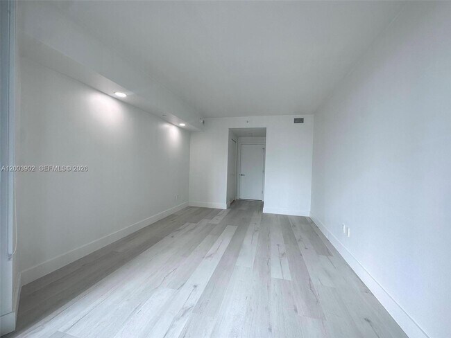 Building Photo - 501 NE 31st St