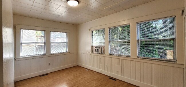 Building Photo - Large Sunny 4 Bedroom 3 Bath Country Style Home in Vallejo!