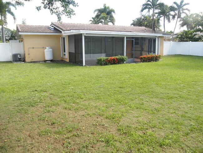 Building Photo - 1154 W Camino Real