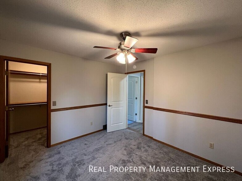 Building Photo - Charming 4 bed 2 Bath Home!