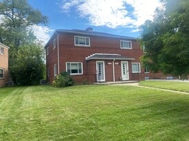 Building Photo - 1879 Kentwell Rd