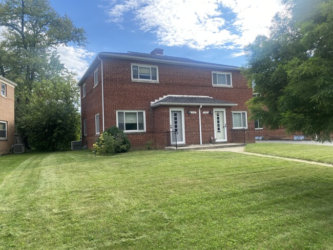 Building Photo - 1879 Kentwell Rd