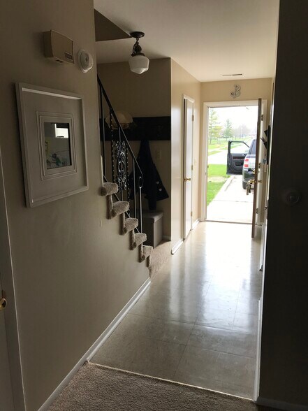 Building Photo - 106 Eckhart Ave