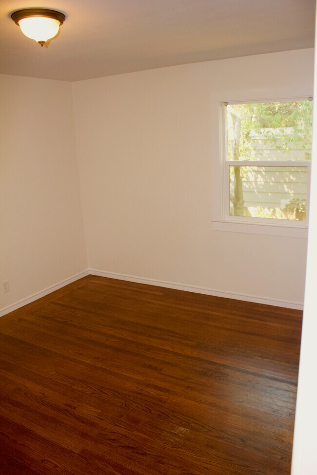 Building Photo - 119 Jewell Ct