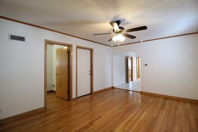 Building Photo - 1+ Bedroom 1 Bath Apartment in Midtown