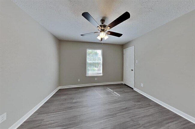 Building Photo - 6910 Springcrest Ct