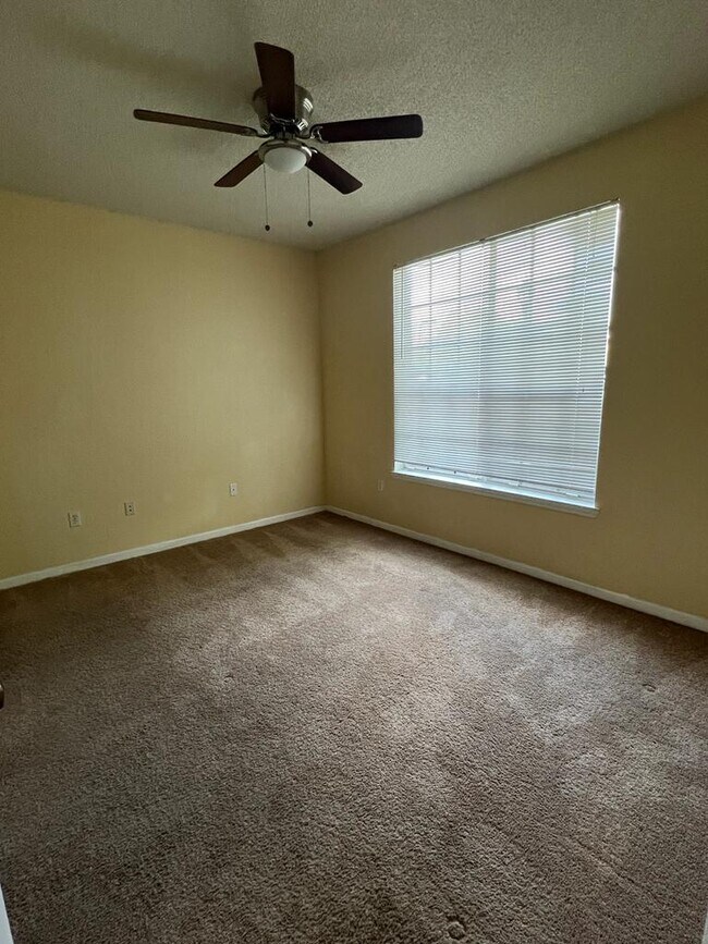 Building Photo - 13025 Mulberry Park Dr
