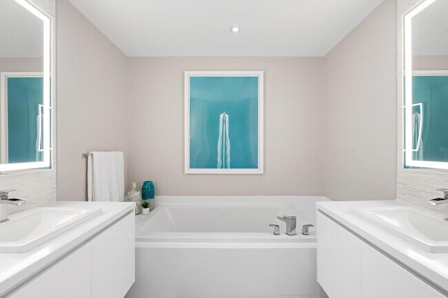 Building Photo - 701 S Fort Lauderdale Beach Blvd