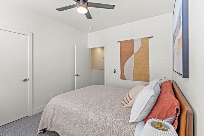 Building Photo - Modern Furnished Townhome in Downtown Napa