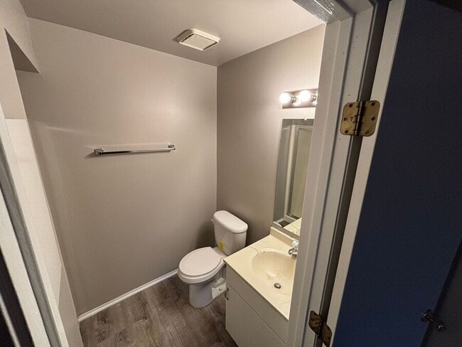 Building Photo - 8940 Cedarwood Dr