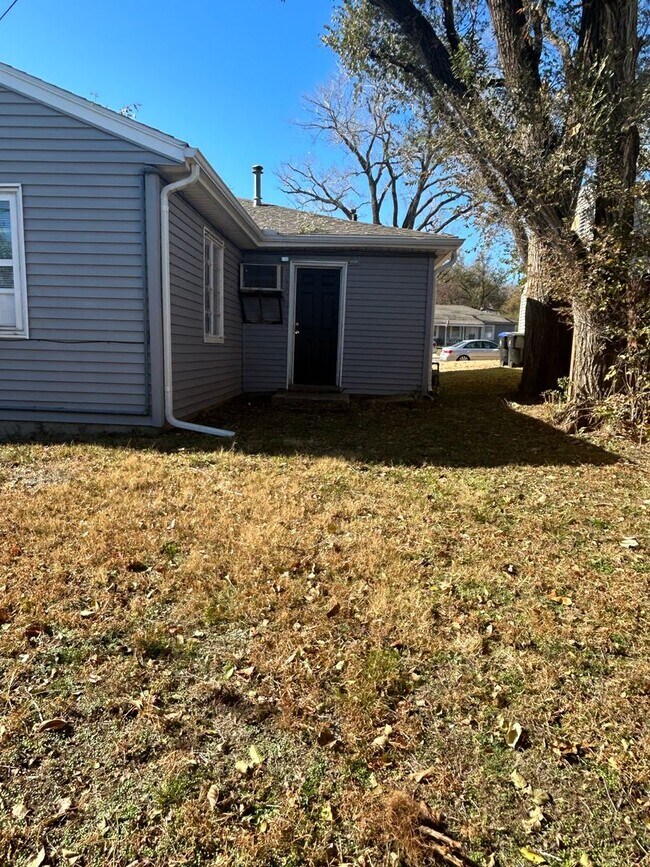 Building Photo - 3362 SW Brendan Ave