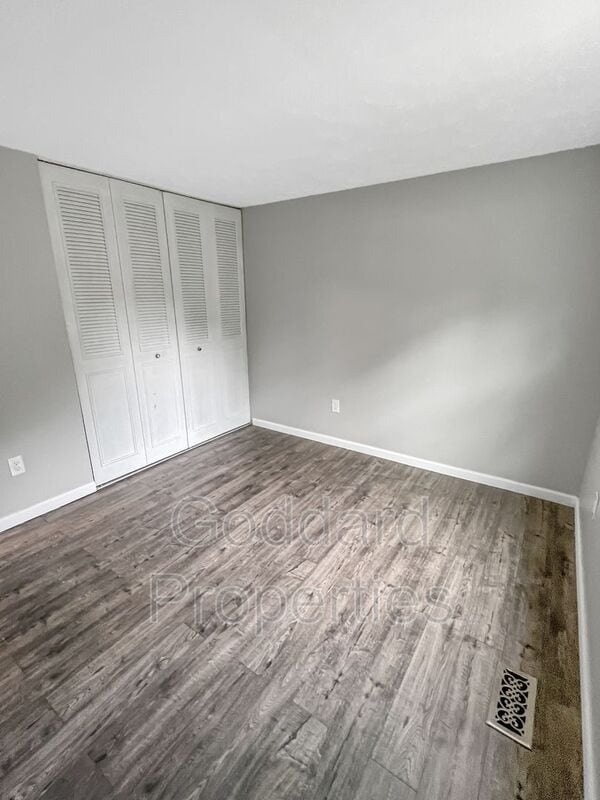 Building Photo - 8535 Hayshed Ln