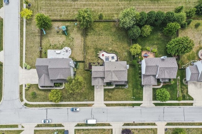 Building Photo - Luxurious 4-Bedroom in Westfield, IN