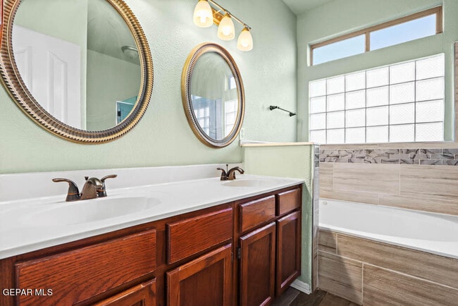 Building Photo - 12733 Tierra Salas Dr