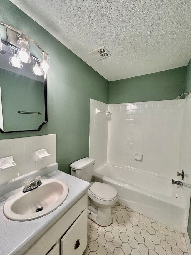 Building Photo - Newly Rehabbed Home in Raleigh - Open To Section 8