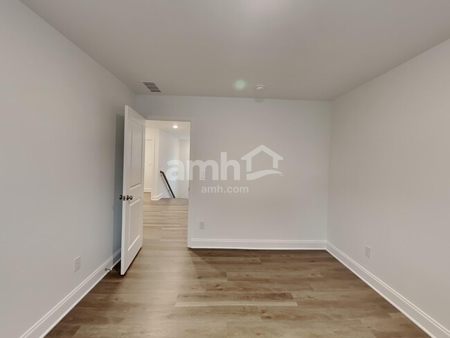 Building Photo - 213 Argea Dr
