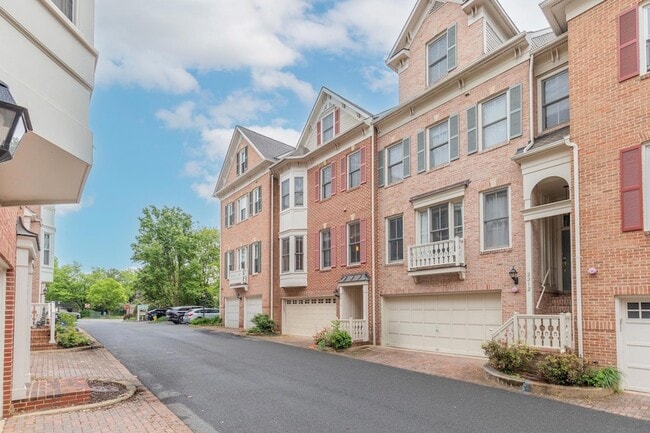 Building Photo - 2310 N Van Buren Ct