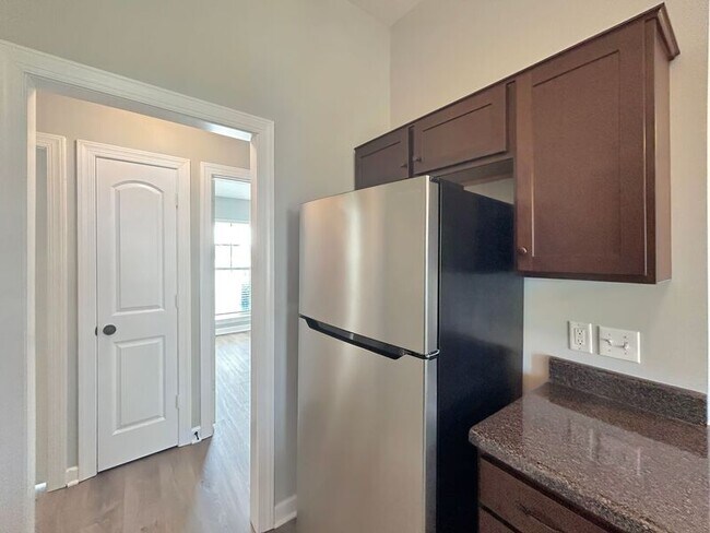 Building Photo - 3720 Rasco Hills Dr