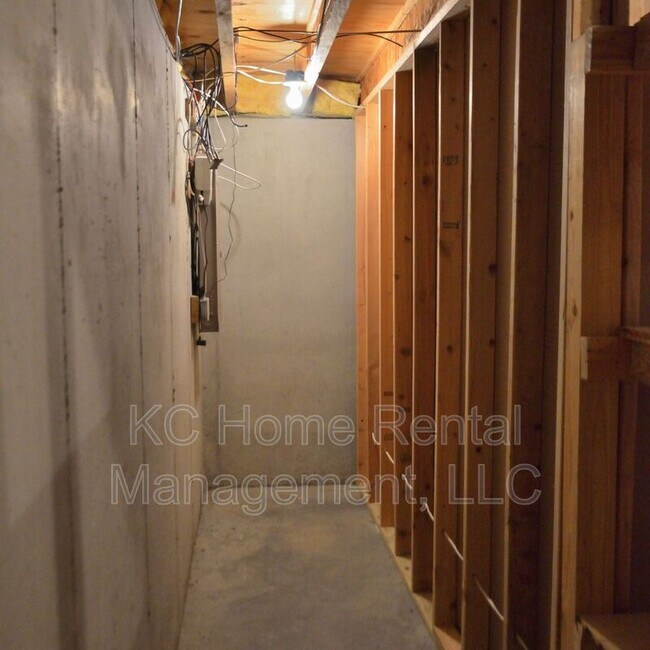 Building Photo - 15914 S Clairborne St