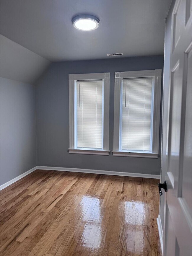 Building Photo - 174 Portsea St