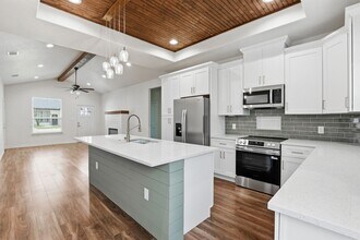 Building Photo - 5718 Barkridge Dr