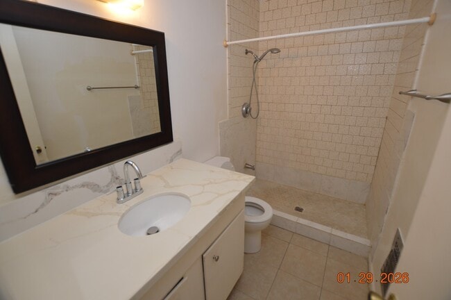 Building Photo - 716 Easy St