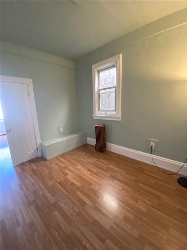 Building Photo - 404 67th St