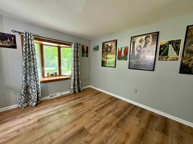 Building Photo - 114 Ingersoll Rd