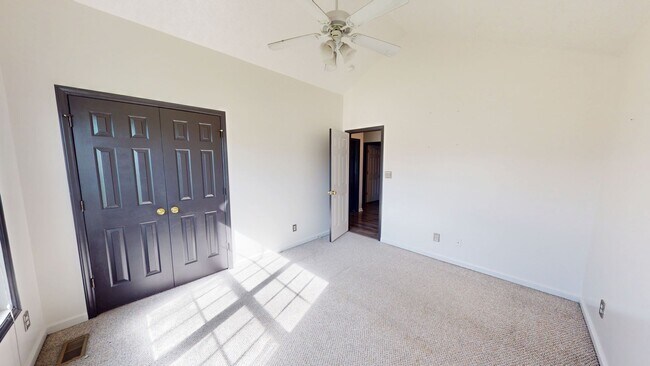 Building Photo - Updated Ranch w/ Bonus in Hope Mills!