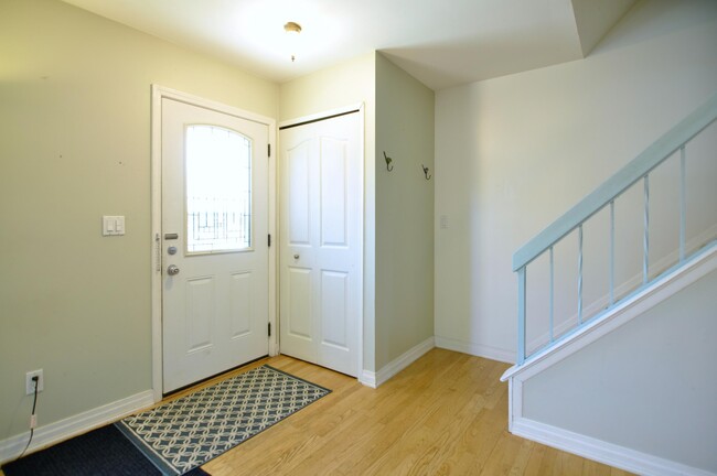 Building Photo - 3479 Burbank Dr