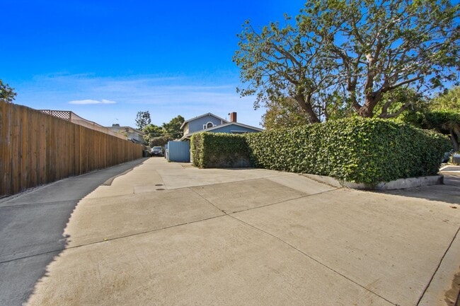 Building Photo - Coastal Living in Westside Costa Mesa – Up...
