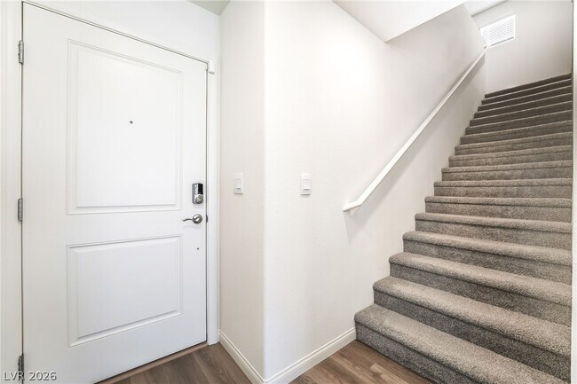 Building Photo - 3426 La Cura Ave