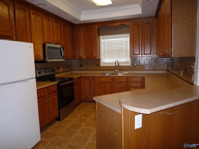 Building Photo - 16656 Bellewood Dr