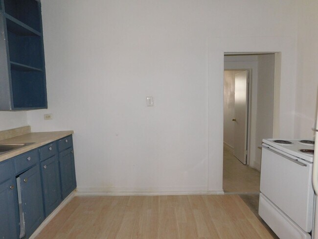 Building Photo - Cozy & Convenient Living in San Antonio’s East Side