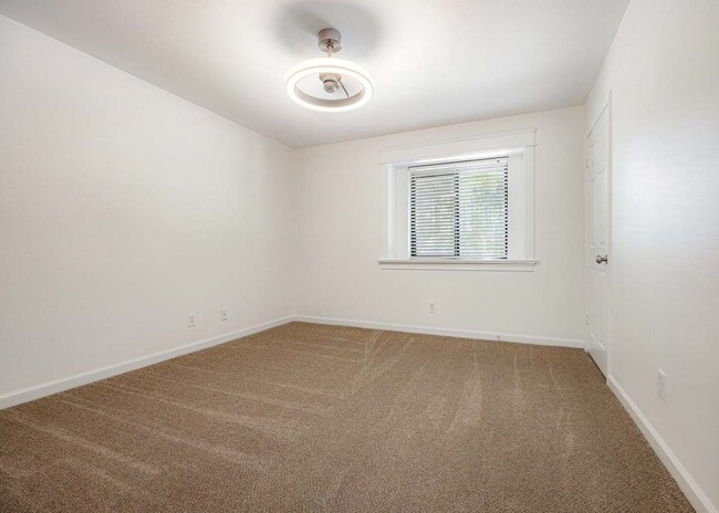 Building Photo - 1847 Gray Ridge Cove