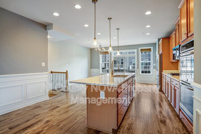 Building Photo - 2908 Pinebrook Rd