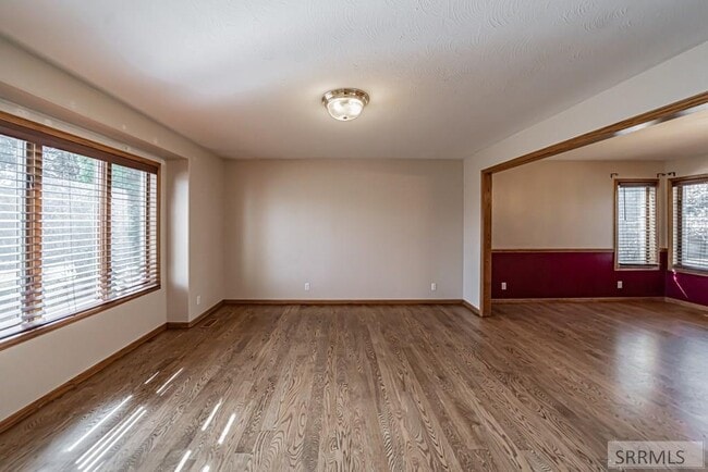 Building Photo - Sunnybrook