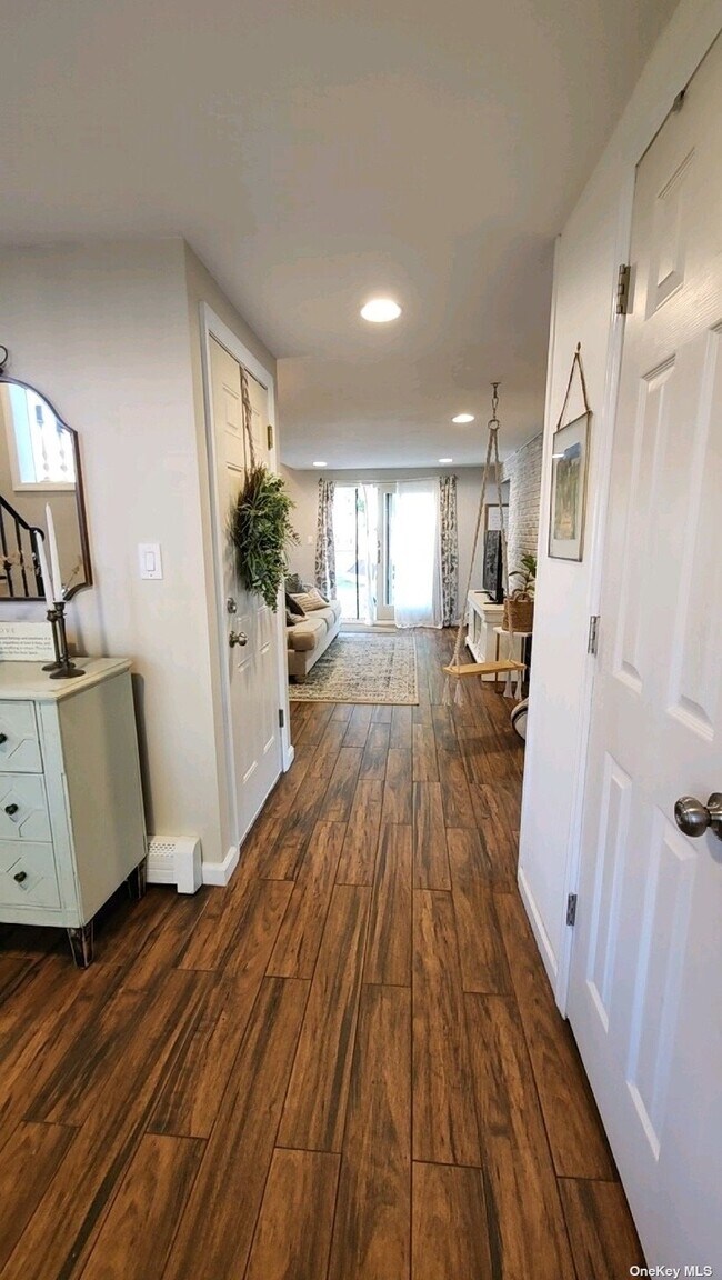 Building Photo - 350 Linden St