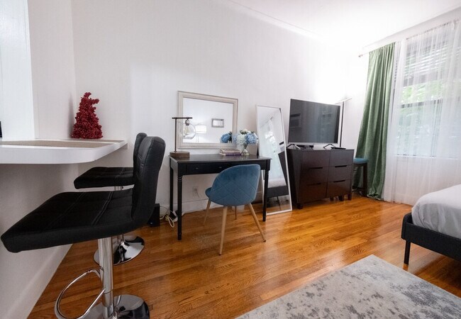 Building Photo - 1369 1st Ave