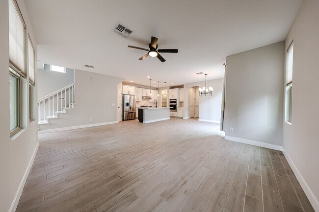 Building Photo - Move In Ready!stunning 3 bedroom, 2.5 bathroom home located in Phoenix!