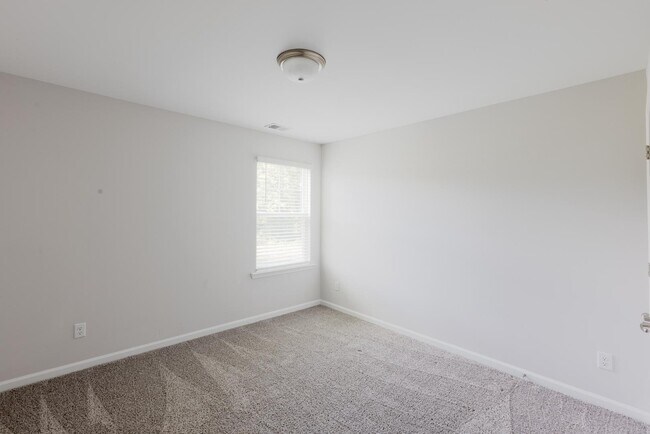 Building Photo - 61 Conifer St