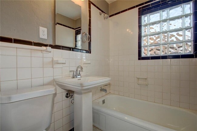 Building Photo - 2644 NW 34th St