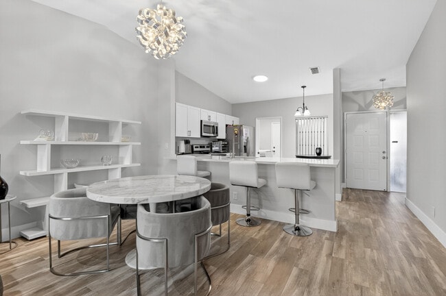 Building Photo - 8256 Summerbreeze Ln