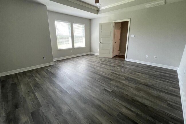 Building Photo - 107 Freedom