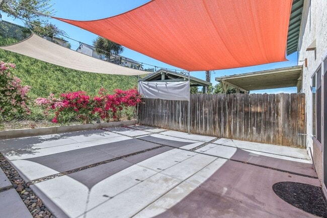 Building Photo - ***MOVE IN SPECIAL*** Modern 3BR Townhome | Garage + Driveway Parking | Yard | Pool | Pet Friendl...