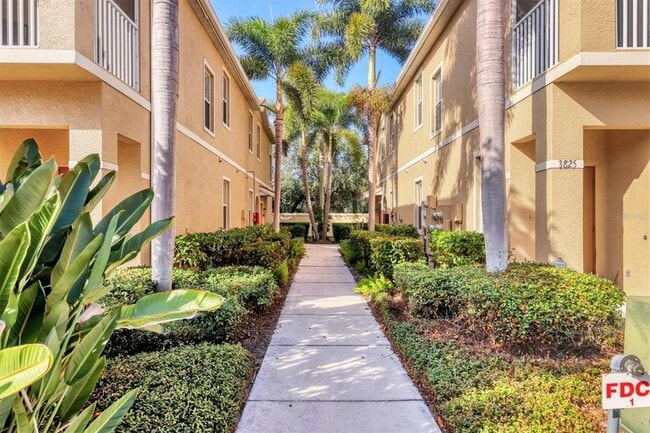 Building Photo - 3821 Parkridge Cir