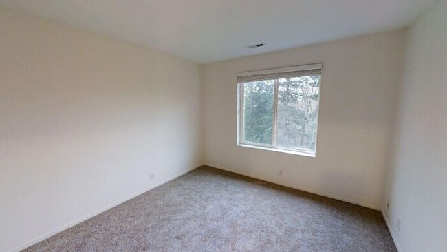 Building Photo - Move-in Ready! Dual Master Bedrooms in a L...