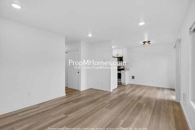 Building Photo - Updated Two Bedroom Unit with St Johns Views!