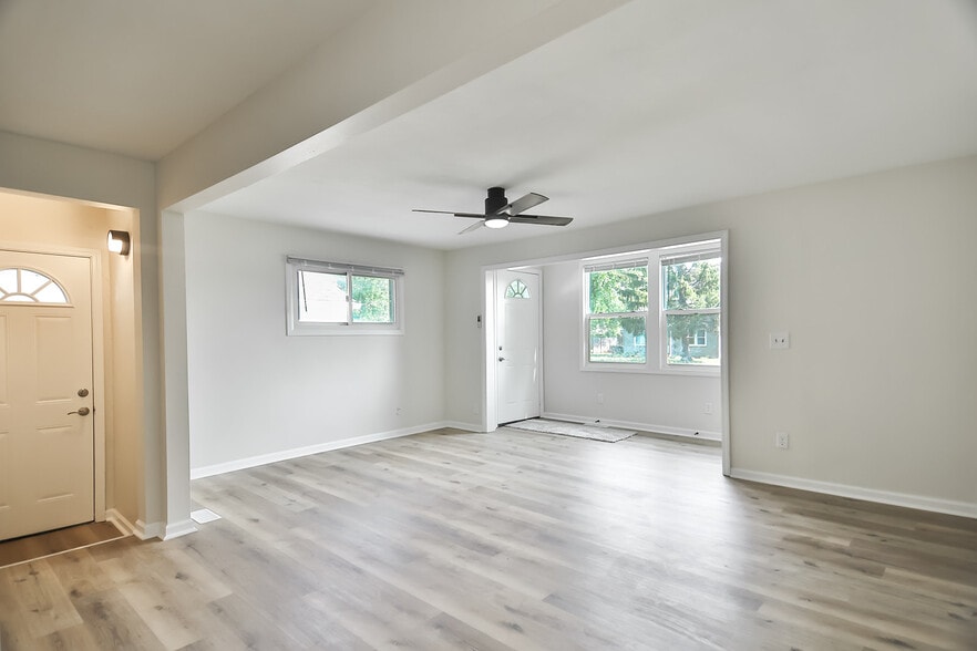 Building Photo - 230 Winona Dr